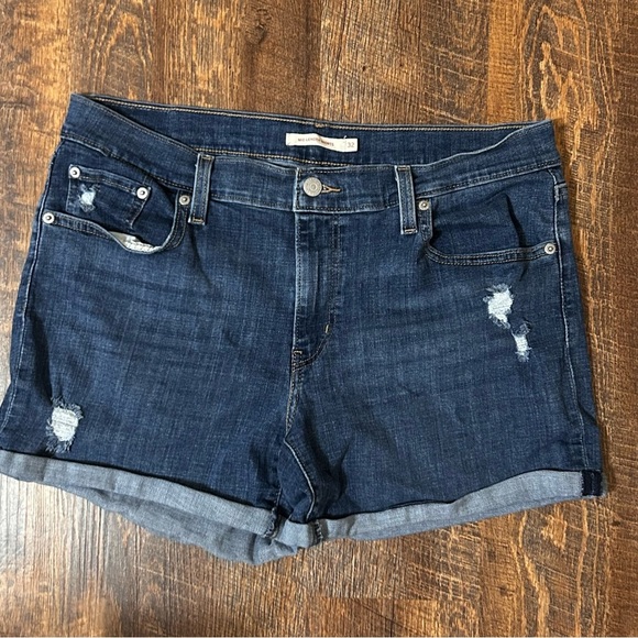 Women's Levi's Mid Length Shorts Distressed Stretchy Cuffed Denim Jean Shorts 32 - Picture 1 of 5